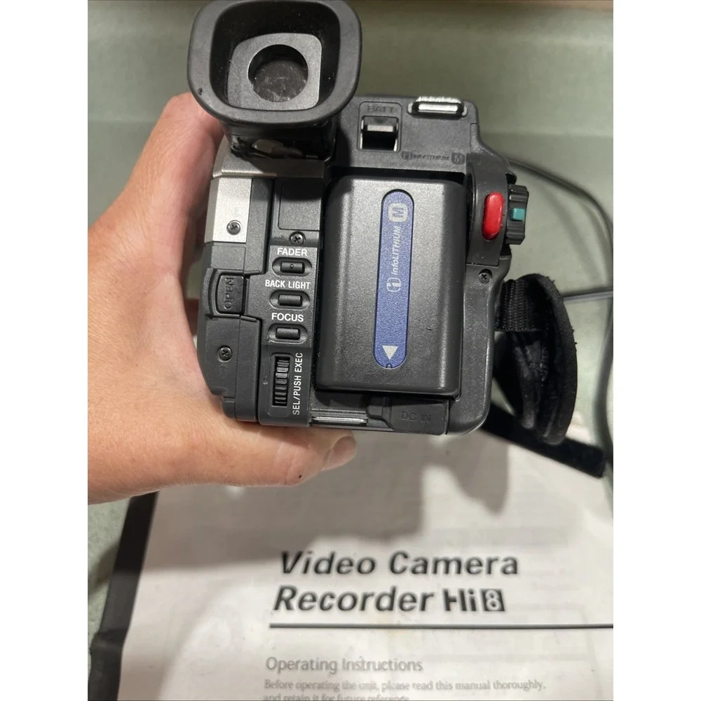 Sony Handycam Vision CCD-TRV108 Video Hi8 Camcorder 460x Digital Zoom 2002 Works